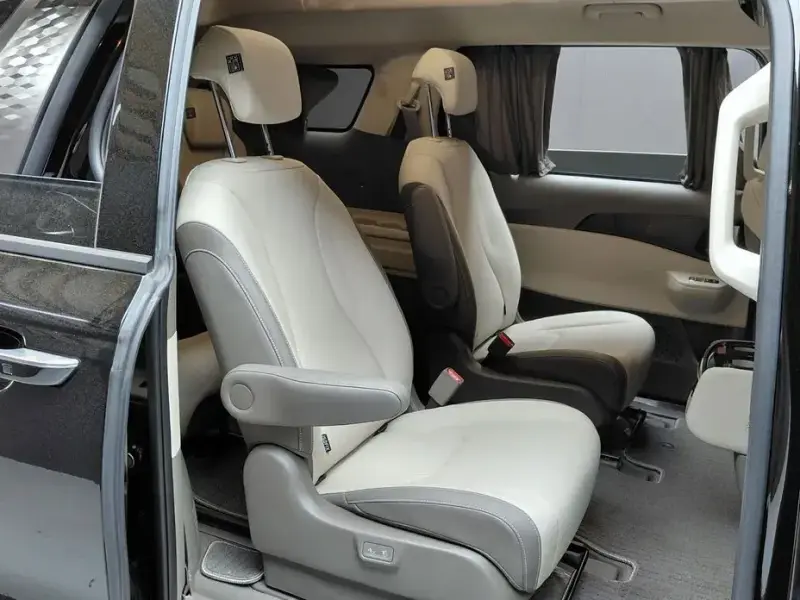 2025 Kia Carnival с пробегом 9 275 км