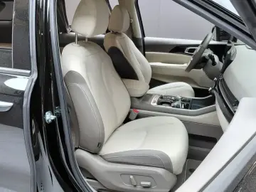 2025 Kia Carnival с пробегом 9 275 км