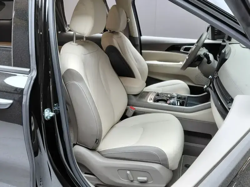 2025 Kia Carnival с пробегом 9 275 км