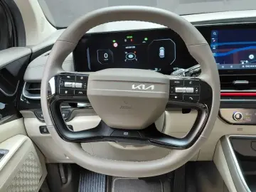 2025 Kia Carnival с пробегом 9 275 км