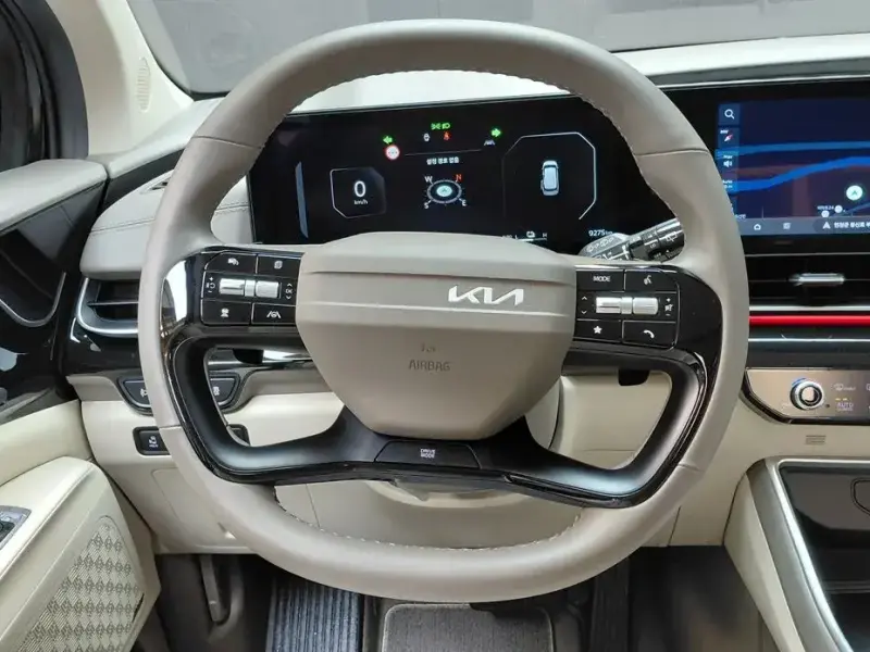 2025 Kia Carnival с пробегом 9 275 км