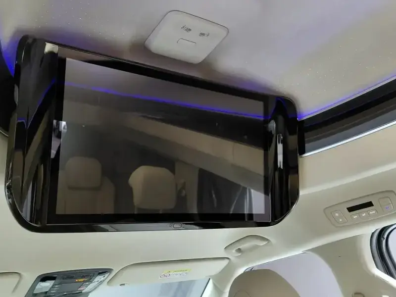 2025 Kia Carnival с пробегом 9 275 км