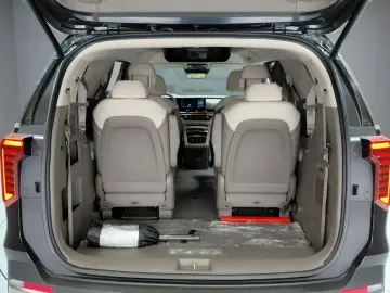 2025 Kia Carnival с пробегом 9 275 км
