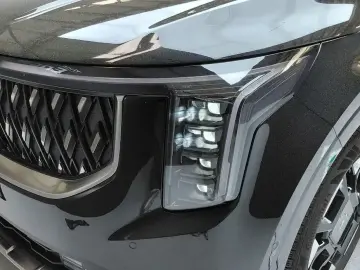 2025 Kia Carnival с пробегом 9 275 км