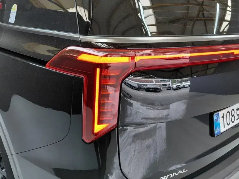 2025 Kia Carnival с пробегом 9 275 км