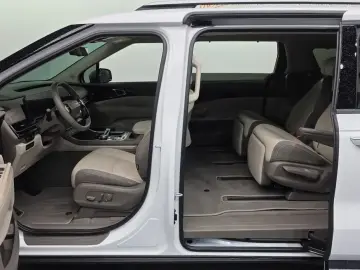 2025 Kia Carnival с пробегом 3 434 км