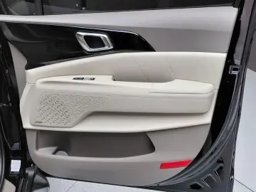 2025 Kia Carnival с пробегом 9 275 км