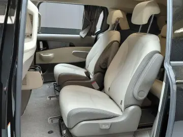 2025 Kia Carnival с пробегом 9 275 км