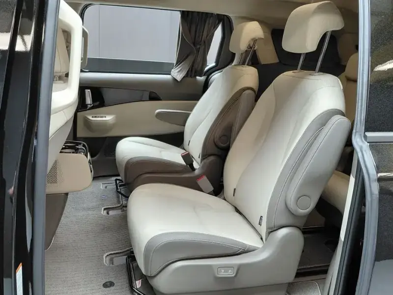 2025 Kia Carnival с пробегом 9 275 км