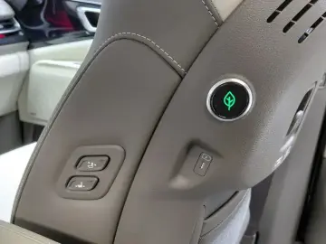 2025 Kia Carnival с пробегом 9 275 км