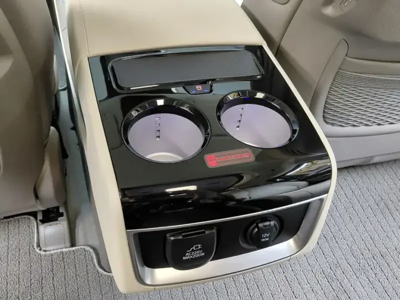 2025 Kia Carnival с пробегом 9 275 км