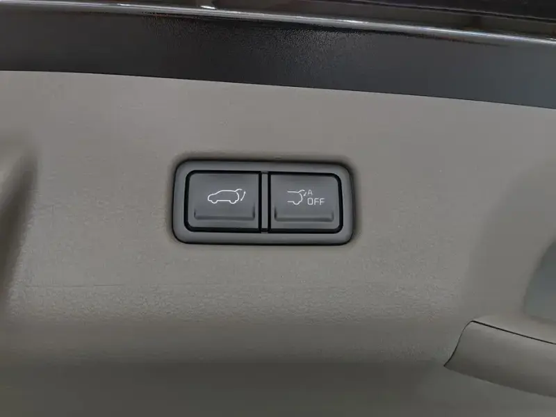 2025 Kia Carnival с пробегом 9 275 км