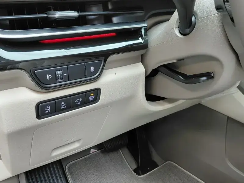 2025 Kia Carnival с пробегом 9 275 км
