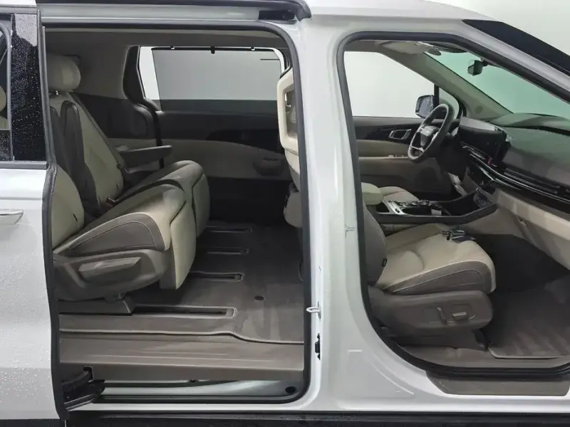 2025 Kia Carnival с пробегом 3 434 км