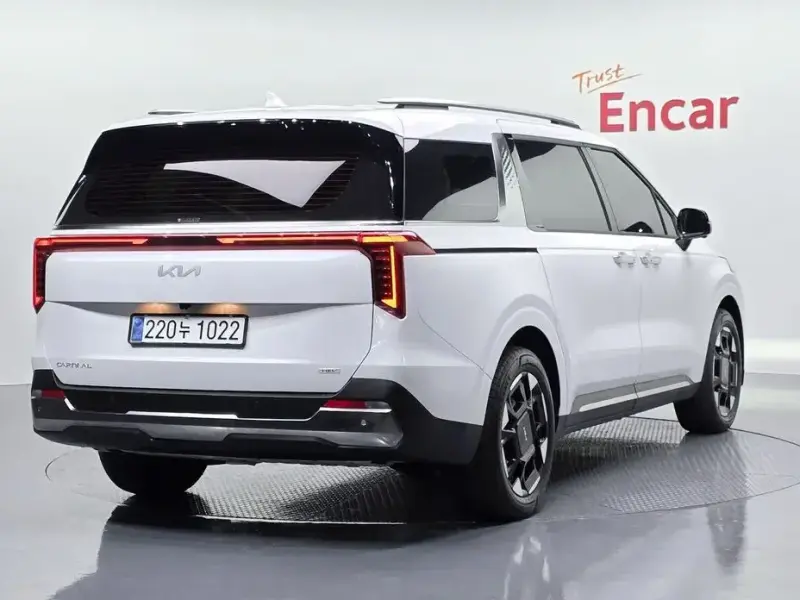 2025 Kia Carnival с пробегом 7 454 км