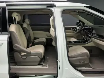 2025 Kia Carnival с пробегом 7 454 км