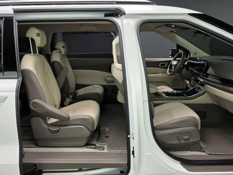2025 Kia Carnival с пробегом 7 454 км