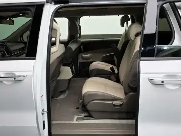 2025 Kia Carnival с пробегом 7 454 км