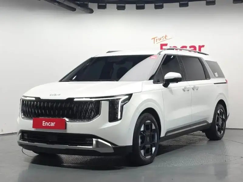 2025 Kia Carnival с пробегом 9 863 км