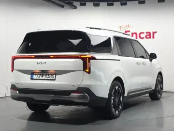 2025 Kia Carnival с пробегом 9 863 км