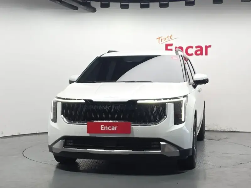 2025 Kia Carnival с пробегом 9 863 км