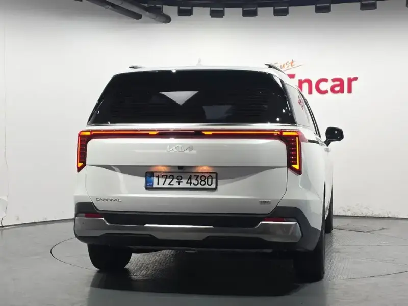 2025 Kia Carnival с пробегом 9 863 км