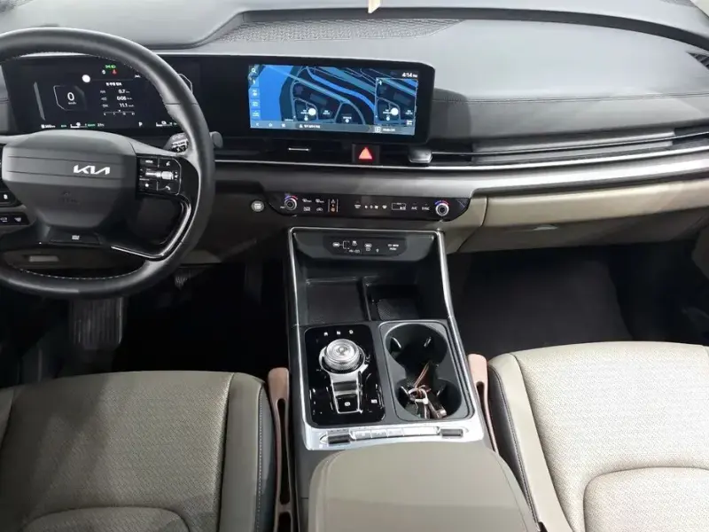 2025 Kia Carnival с пробегом 9 863 км