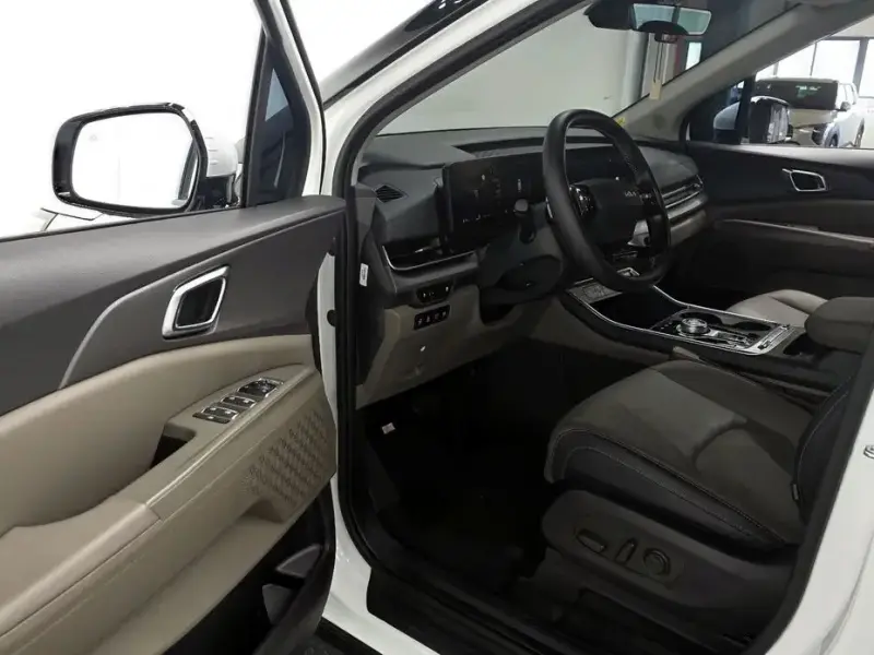 2025 Kia Carnival с пробегом 9 863 км
