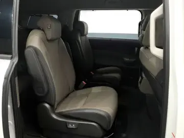 2025 Kia Carnival с пробегом 9 863 км