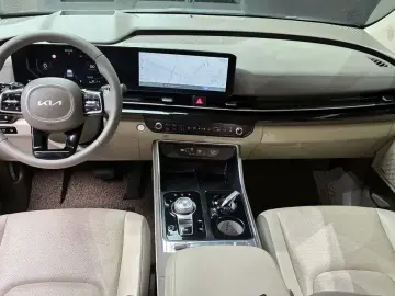 2024 Kia Carnival с пробегом 72 657 км