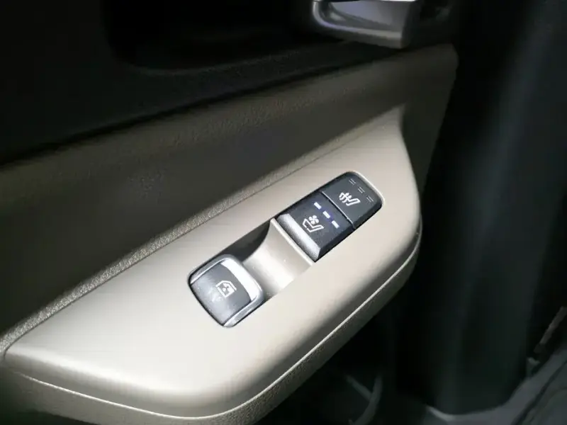 2025 Kia Carnival с пробегом 9 863 км