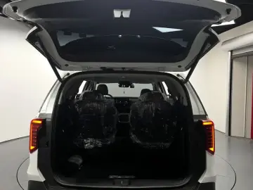 2025 Kia Carnival с пробегом 9 863 км