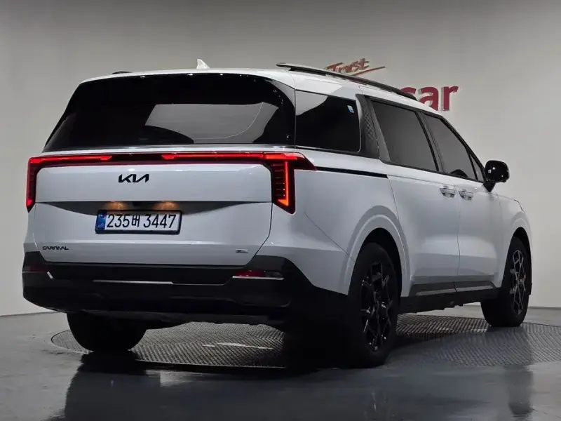 2026 Kia Carnival с пробегом 10 км