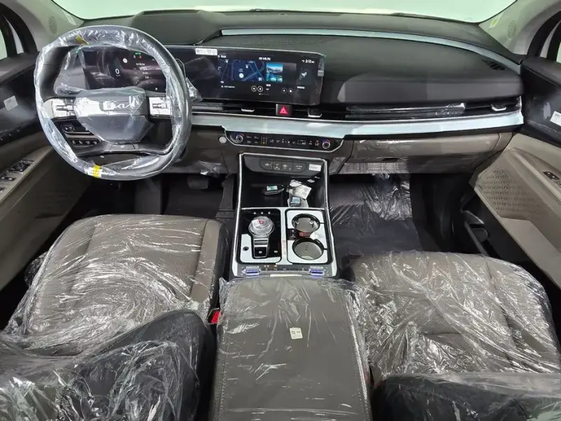 2026 Kia Carnival с пробегом 10 км