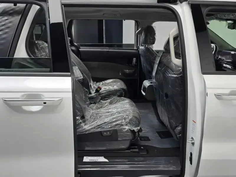 2026 Kia Carnival с пробегом 10 км