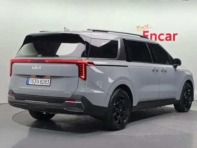 2025 Kia Carnival с пробегом 16 028 км