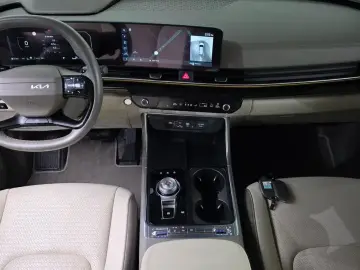 2025 Kia Carnival с пробегом 16 028 км