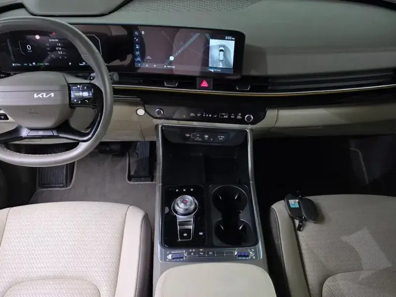 2025 Kia Carnival с пробегом 16 028 км