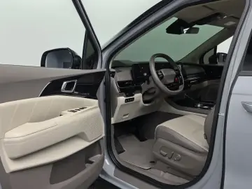 2025 Kia Carnival с пробегом 16 028 км