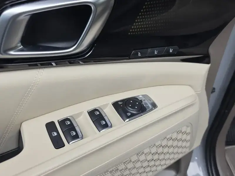 2025 Kia Carnival с пробегом 16 028 км