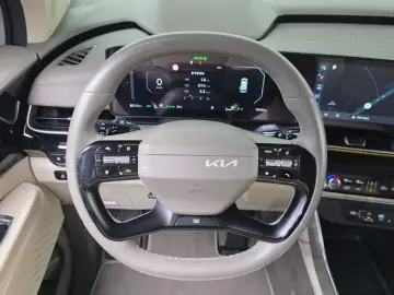 2025 Kia Carnival с пробегом 16 028 км
