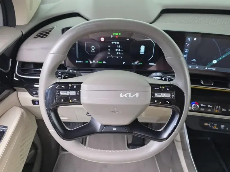 2025 Kia Carnival с пробегом 16 028 км