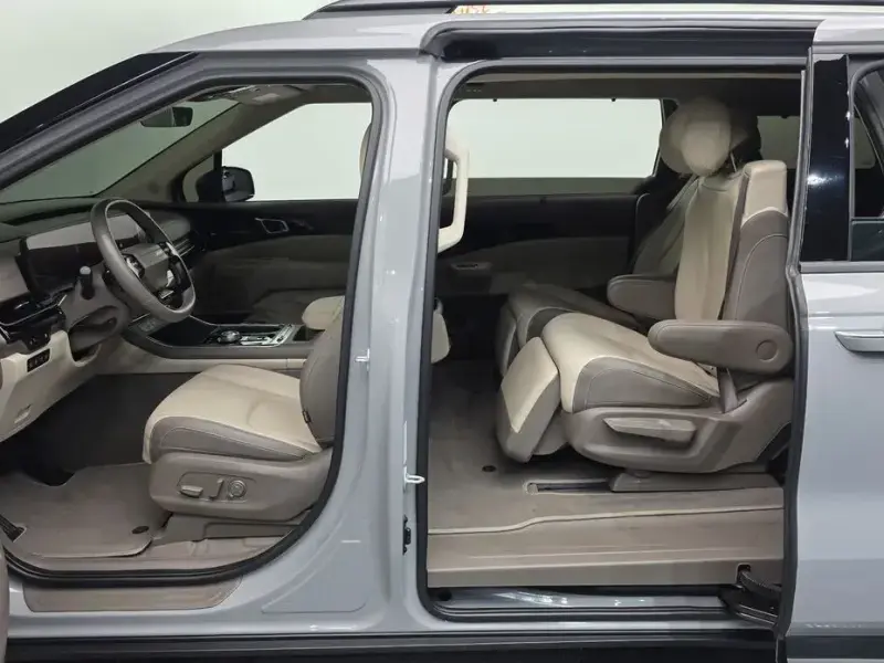 2025 Kia Carnival с пробегом 16 028 км