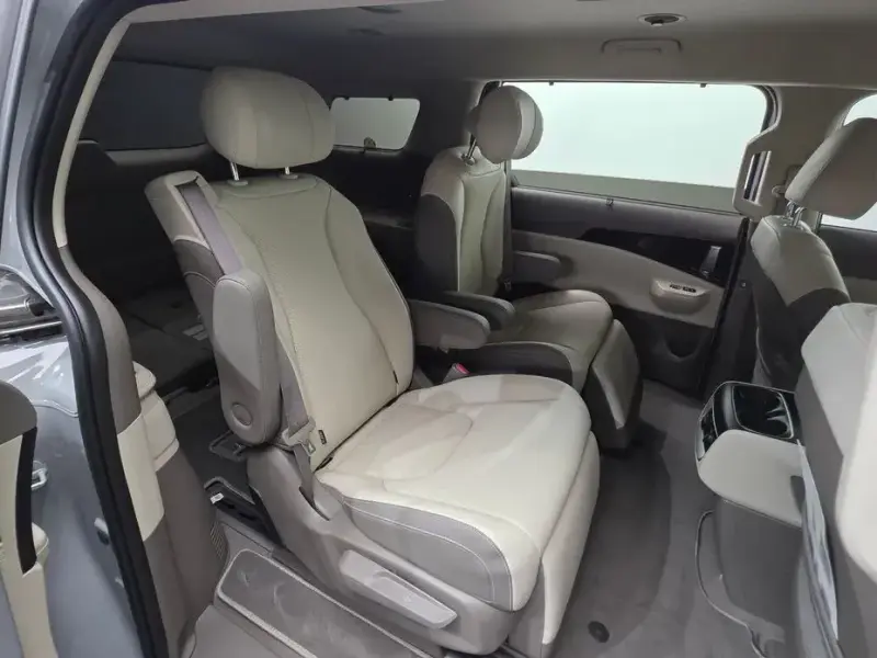2025 Kia Carnival с пробегом 16 028 км