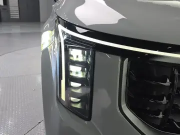 2025 Kia Carnival с пробегом 16 028 км