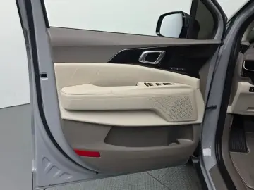2025 Kia Carnival с пробегом 16 028 км
