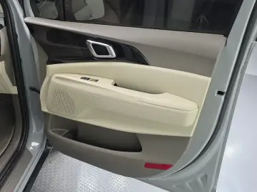 2025 Kia Carnival с пробегом 16 028 км