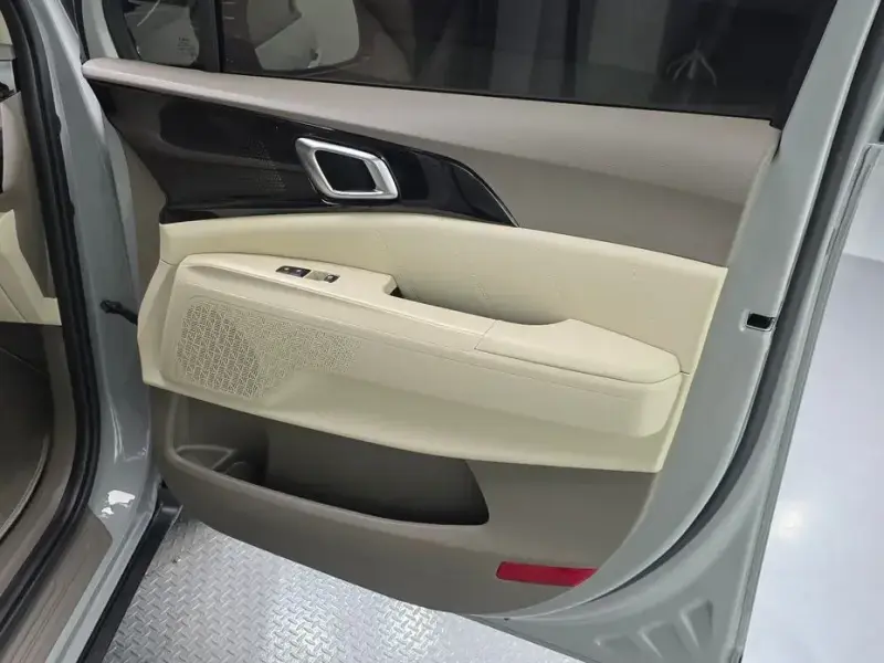 2025 Kia Carnival с пробегом 16 028 км