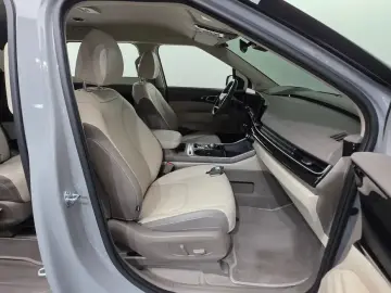 2025 Kia Carnival с пробегом 16 028 км
