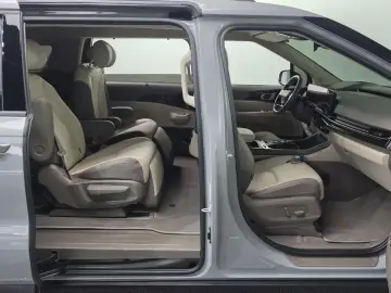 2025 Kia Carnival с пробегом 16 028 км